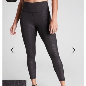 ATHLETA Ultimate Stash Pocket Embossed 7/8